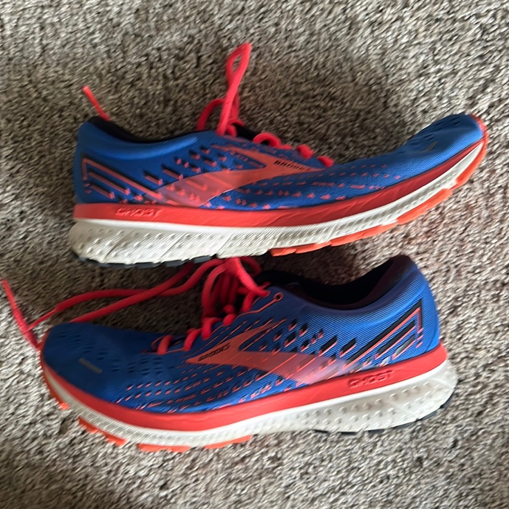 Womens Brooks tennis shoes